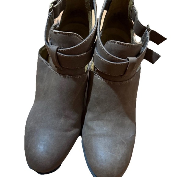 Women's Brown Ankle Boots - Picture 3 of 7